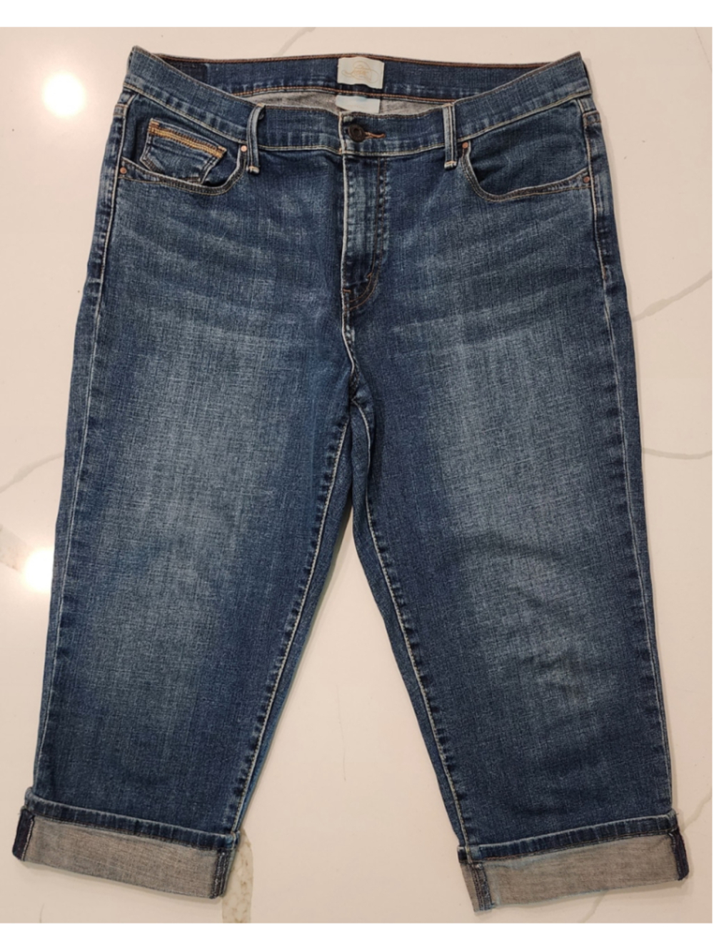 Levis Signature Capri Jeans Womens Size 12 Cuffed Stretch Medium Wash Cropped